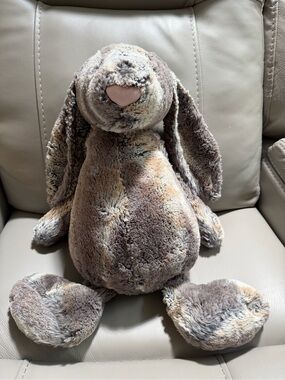 Jellycat Retired Woodland Bunny Bashful Marble Browns and Cream 15” sitting GUC